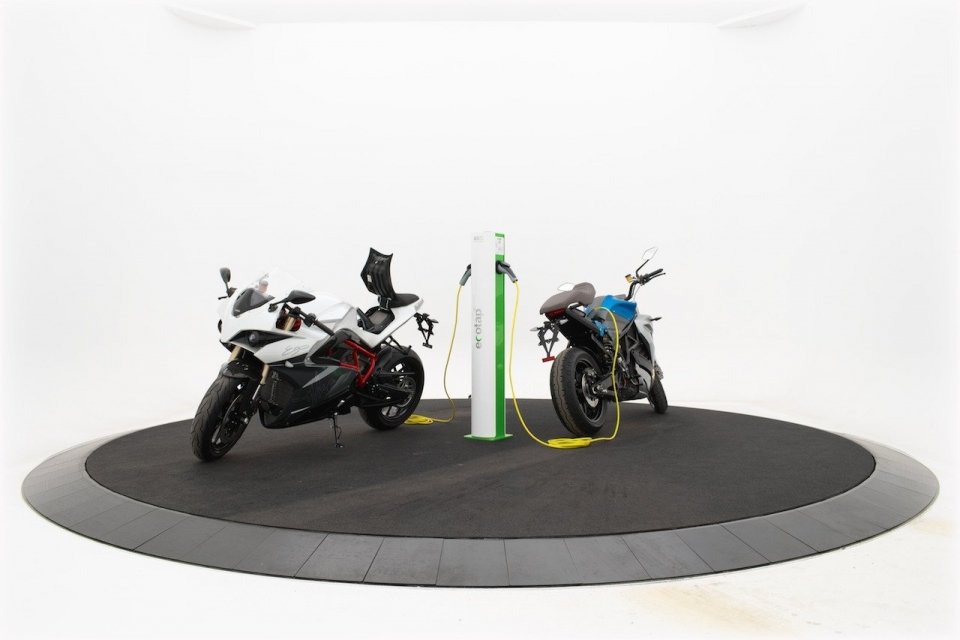 electric-motorcycles-motocharge-energica1.jpg