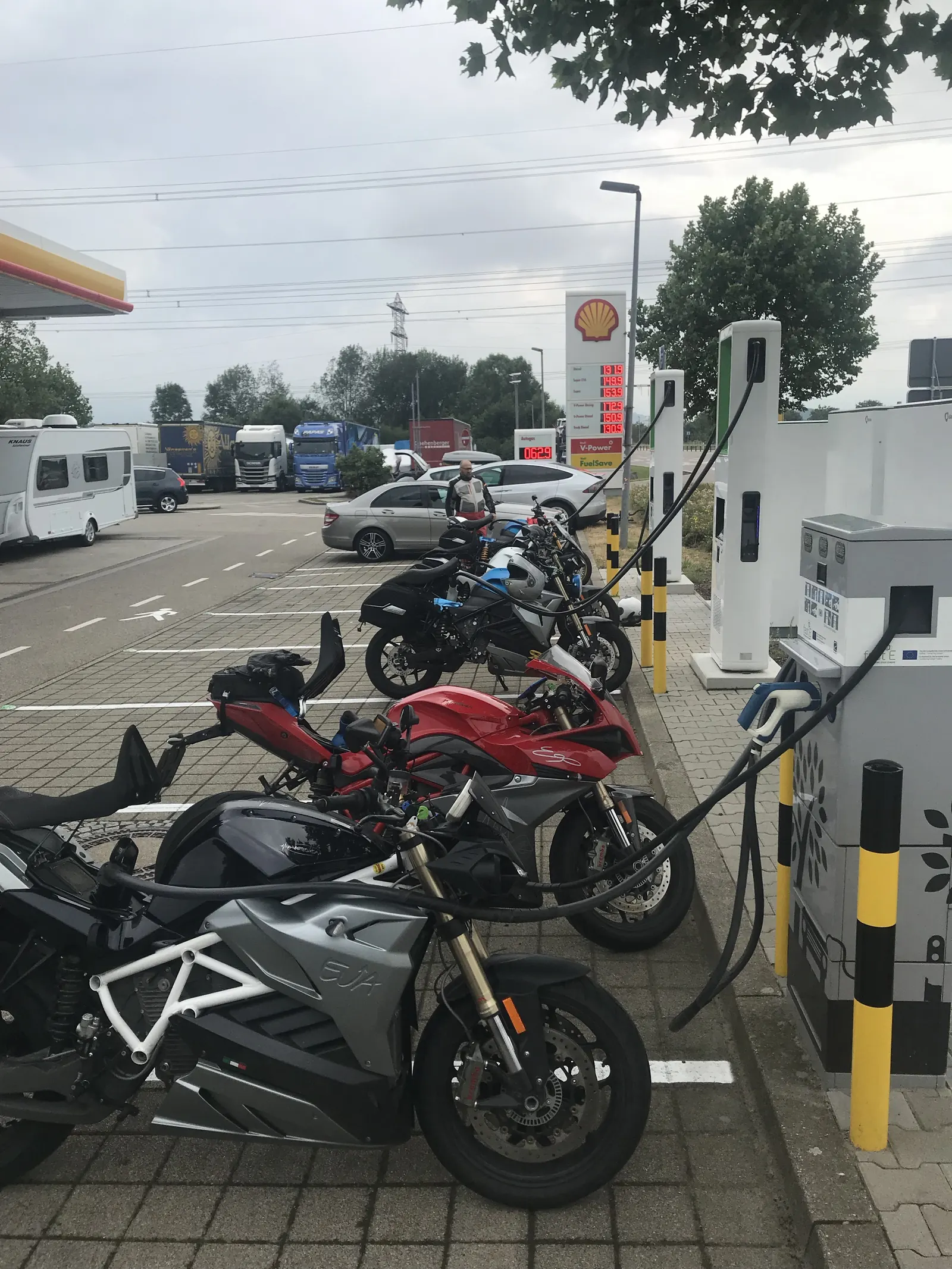 Energica-motoren in de garage