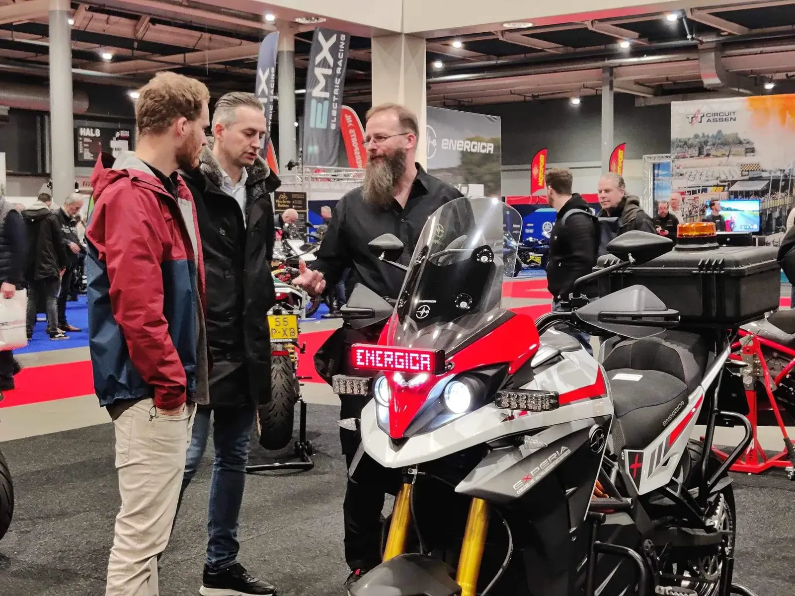 Beursstand met motoren